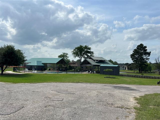 160 Wildwood Lake Drive N, Huntsville, TX 77340