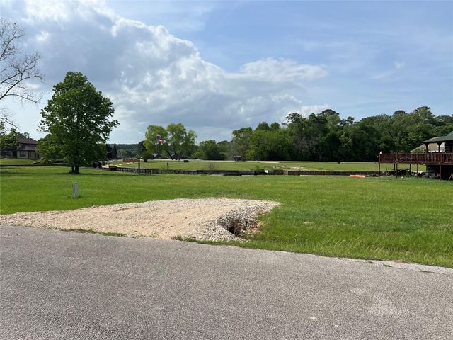160 Wildwood Lake Drive N, Huntsville, TX 77340