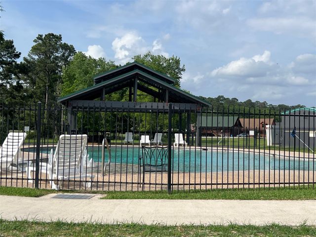 160 Wildwood Lake Drive N, Huntsville, TX 77340