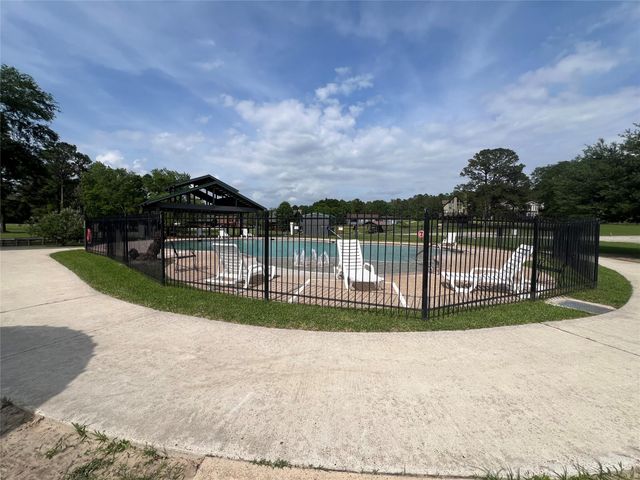 160 Wildwood Lake Drive N, Huntsville, TX 77340