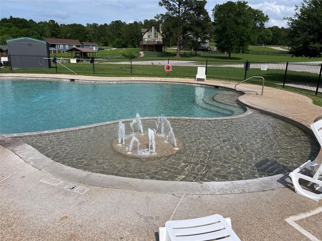 160 Wildwood Lake Drive N, Huntsville, TX 77340