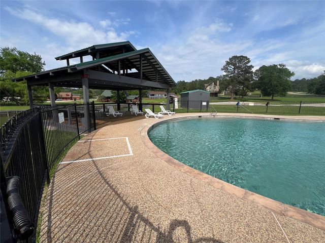 160 Wildwood Lake Drive N, Huntsville, TX 77340
