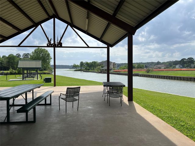 160 Wildwood Lake Drive N, Huntsville, TX 77340