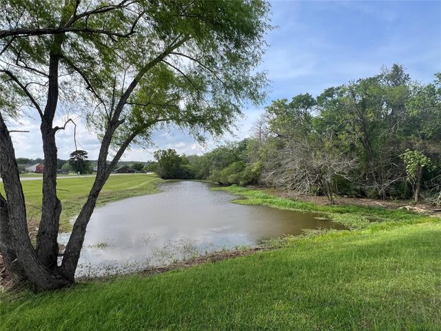 160 Wildwood Lake Drive N, Huntsville, TX 77340