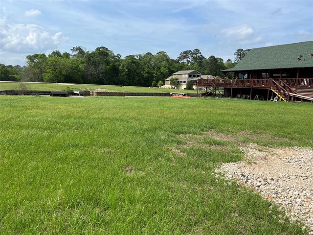 160 Wildwood Lake Drive N, Huntsville, TX 77340