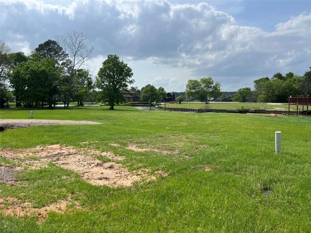 160 Wildwood Lake Drive N, Huntsville, TX 77340