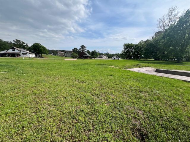160 Wildwood Lake Drive N, Huntsville, TX 77340