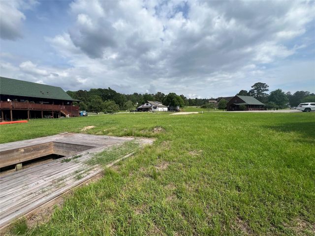 160 Wildwood Lake Drive N, Huntsville, TX 77340