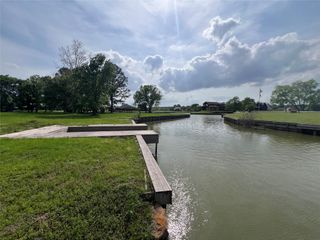 160 Wildwood Lake Drive N, Huntsville, TX 77340