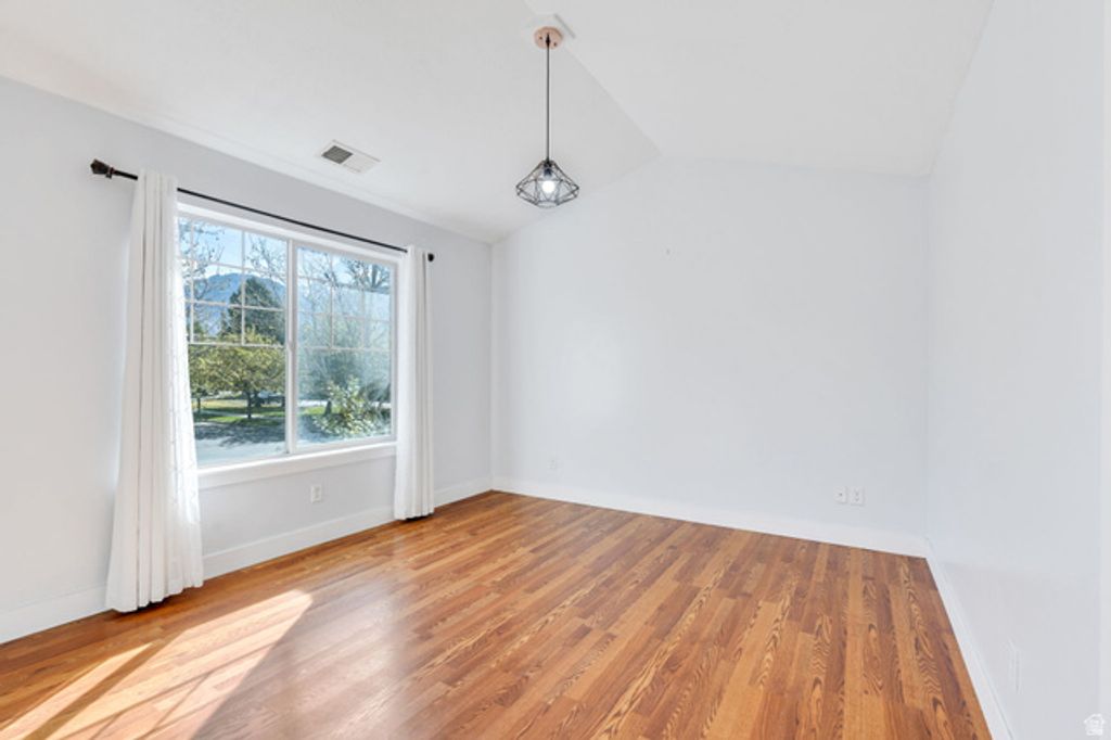 Image 8 of property listing at 1107 N INDEPENDENCE AVE, Provo, UT 84604