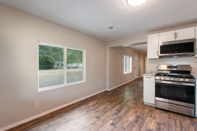 2008 Le Avenue SW, Albuquerque, NM 87105