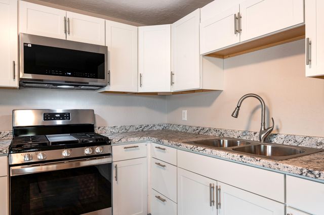 2008 Le Avenue SW, Albuquerque, NM 87105