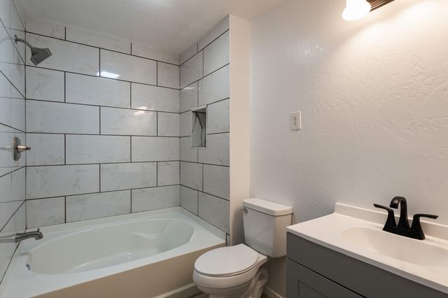 2008 Le Avenue SW, Albuquerque, NM 87105