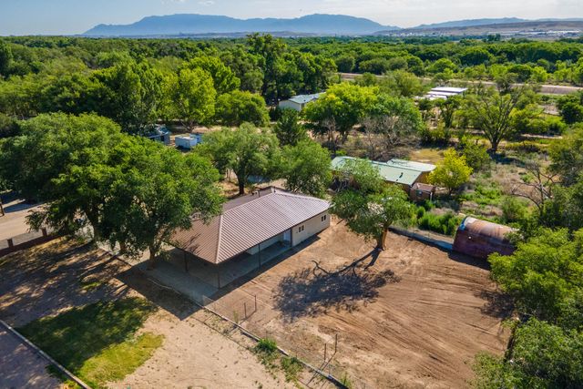 2008 Le Avenue SW, Albuquerque, NM 87105
