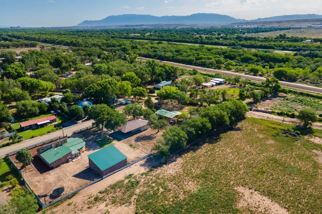 2008 Le Avenue SW, Albuquerque, NM 87105