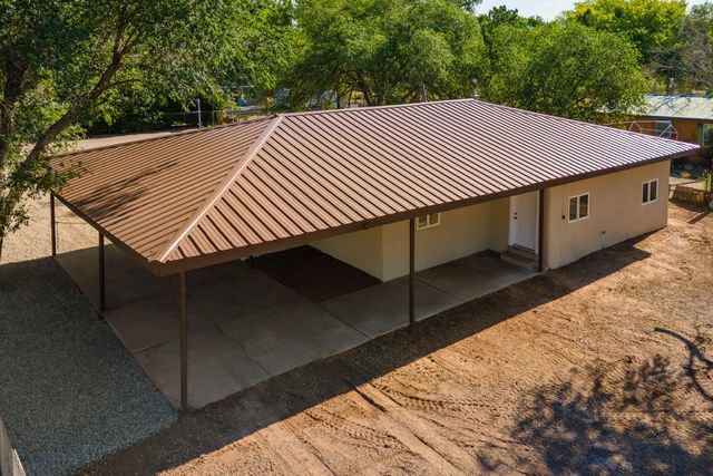 2008 Le Avenue SW, Albuquerque, NM 87105