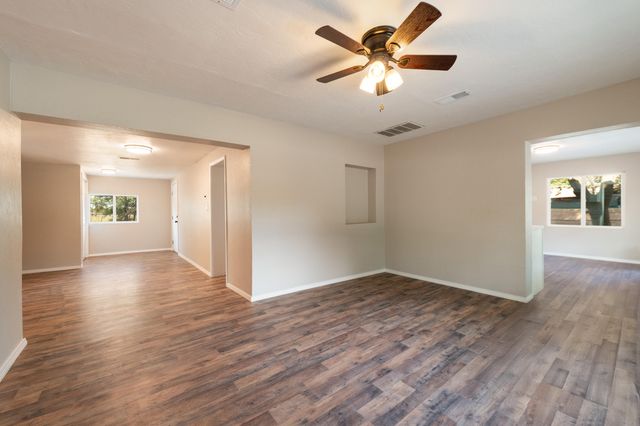 2008 Le Avenue SW, Albuquerque, NM 87105