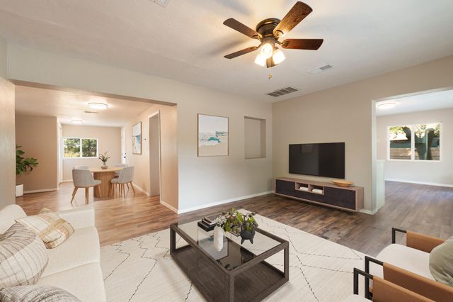 2008 Le Avenue SW, Albuquerque, NM 87105