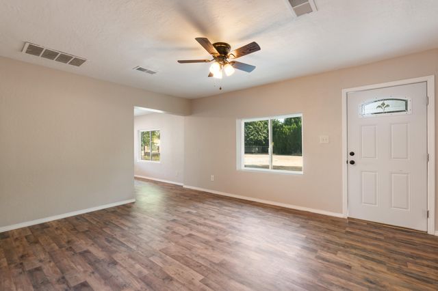 2008 Le Avenue SW, Albuquerque, NM 87105
