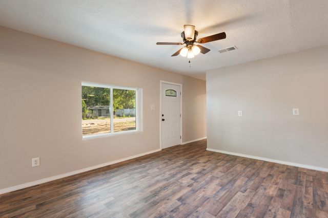2008 Le Avenue SW, Albuquerque, NM 87105