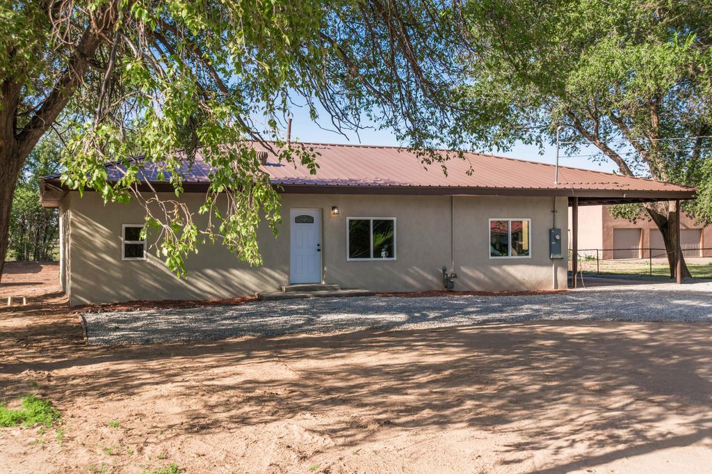 2008 Le Avenue SW, Albuquerque, NM 87105