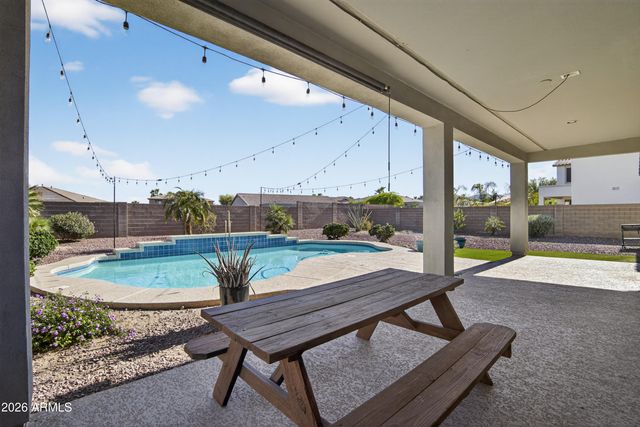18421 W MAUNA LOA Lane, Surprise, AZ 85388