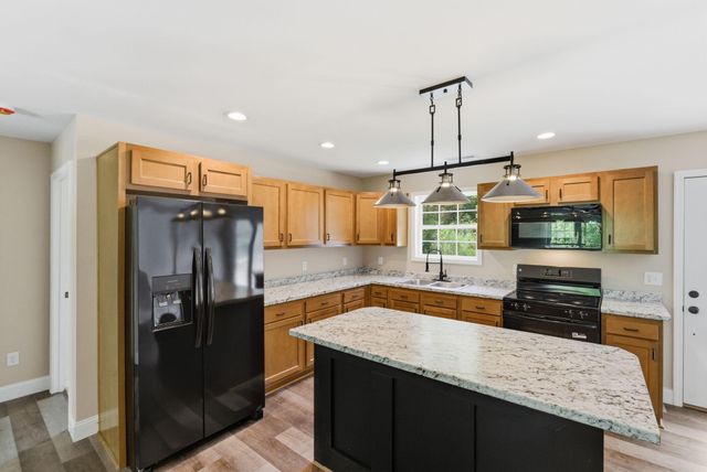 290 Walton Road, Irvine, KY 40336