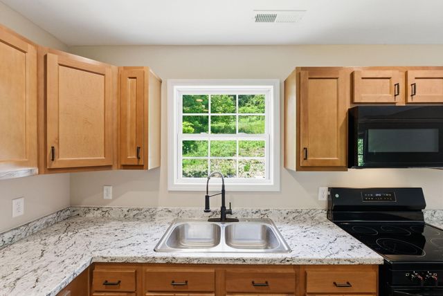 290 Walton Road, Irvine, KY 40336