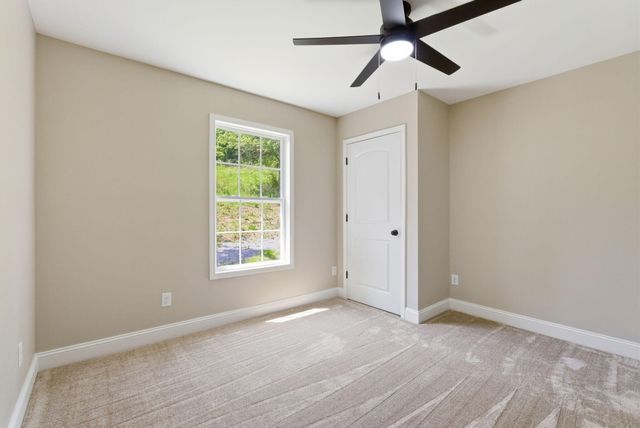 290 Walton Road, Irvine, KY 40336