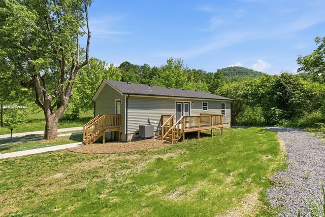 290 Walton Road, Irvine, KY 40336