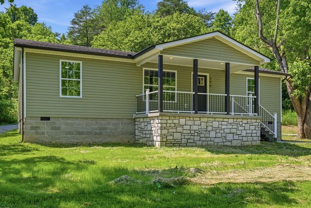 290 Walton Road, Irvine, KY 40336