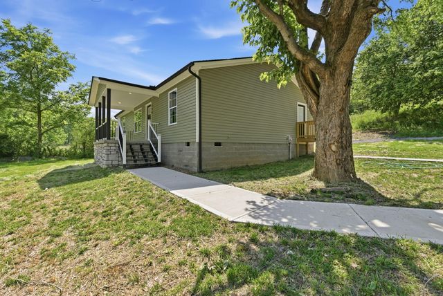 290 Walton Road, Irvine, KY 40336