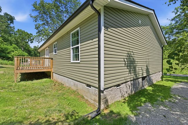 290 Walton Road, Irvine, KY 40336
