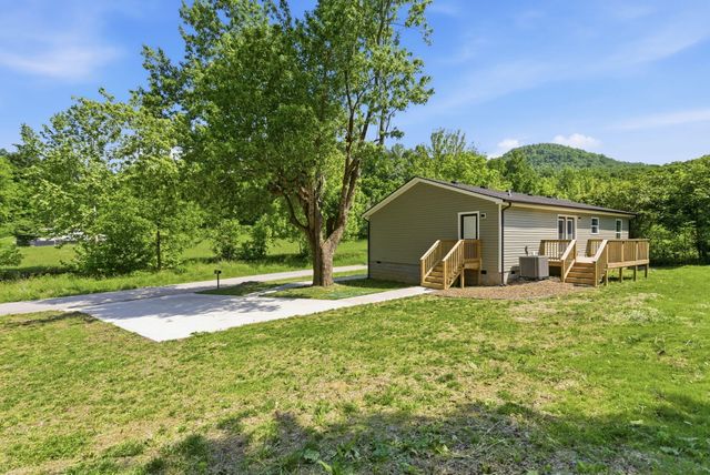 290 Walton Road, Irvine, KY 40336
