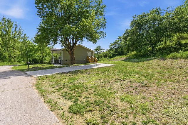 290 Walton Road, Irvine, KY 40336