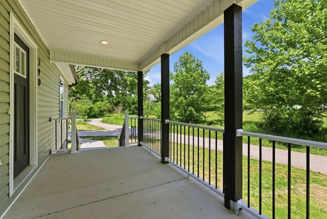 290 Walton Road, Irvine, KY 40336