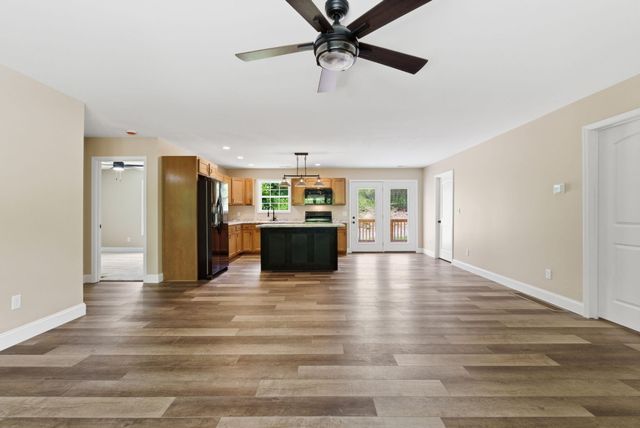290 Walton Road, Irvine, KY 40336