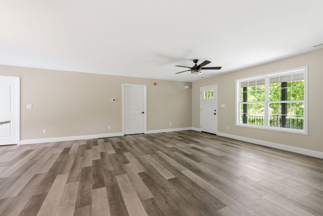 290 Walton Road, Irvine, KY 40336