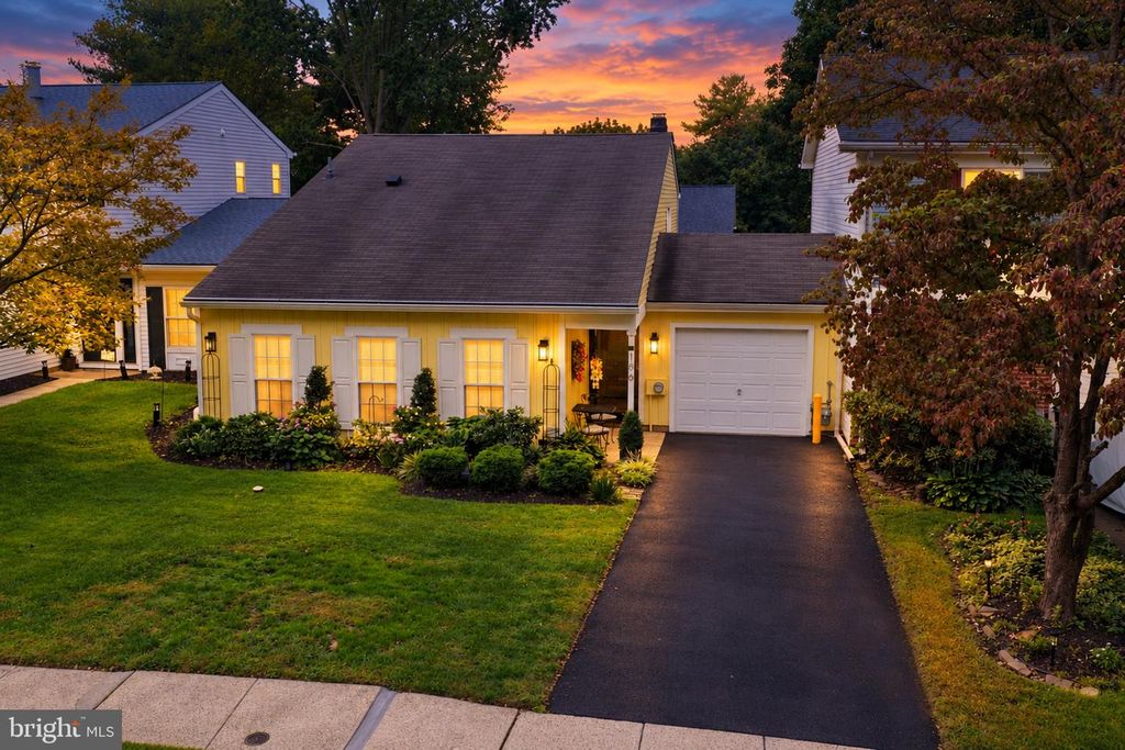 166 BUCKS MEADOW LN, NEWTOWN, PA 18940 — exterior