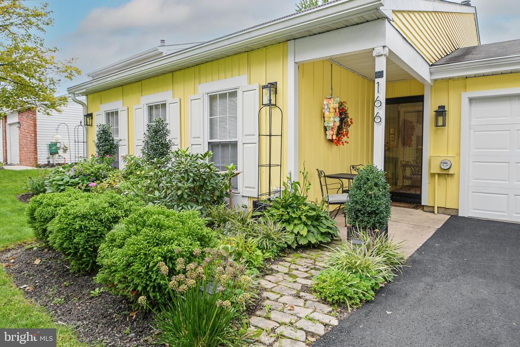166 BUCKS MEADOW LN, NEWTOWN, PA 18940 — photo 2