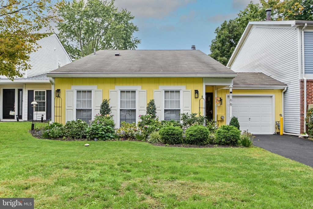 166 BUCKS MEADOW LN, NEWTOWN, PA 18940 — photo 3