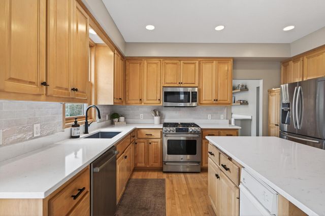 7319 Fawn Hill Road, Chanhassen, MN 55317