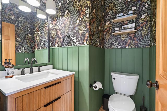 7319 Fawn Hill Road, Chanhassen, MN 55317