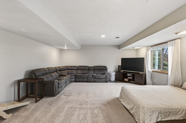 7319 Fawn Hill Road, Chanhassen, MN 55317