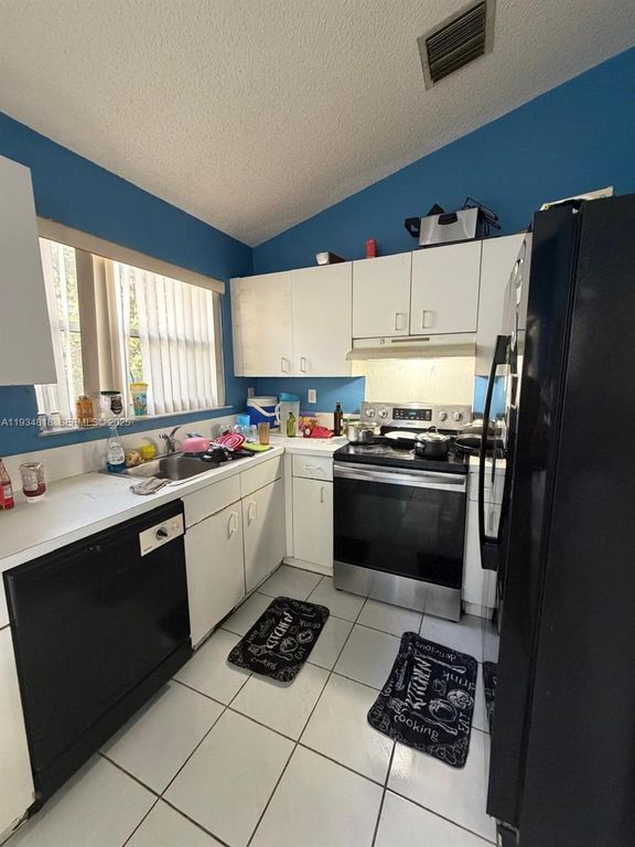 Image 3 of property listing at Address unavailable.