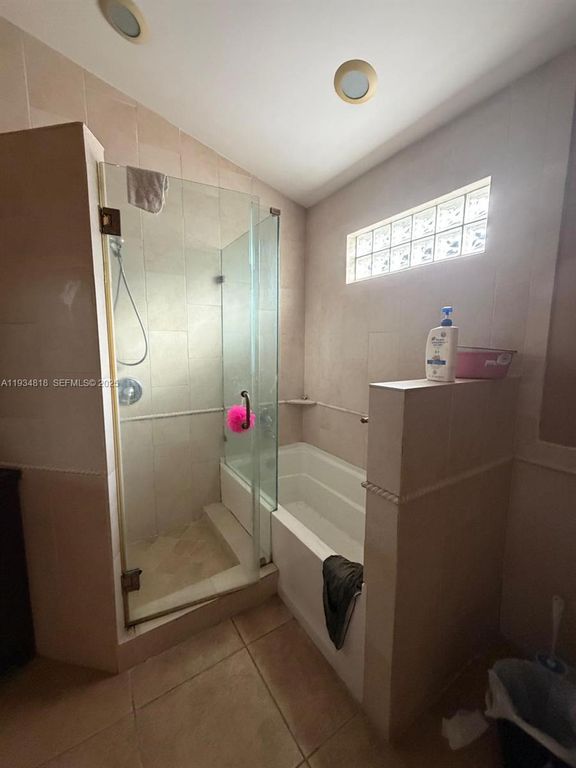 Image 9 of property listing at Address unavailable.