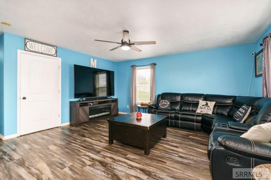 Image 3 of property listing at 324 Autumn Way, American Falls, ID 83211