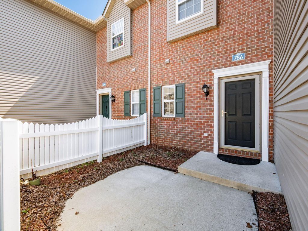 786 Spring Valley Drive, Lewis Center, OH 43035