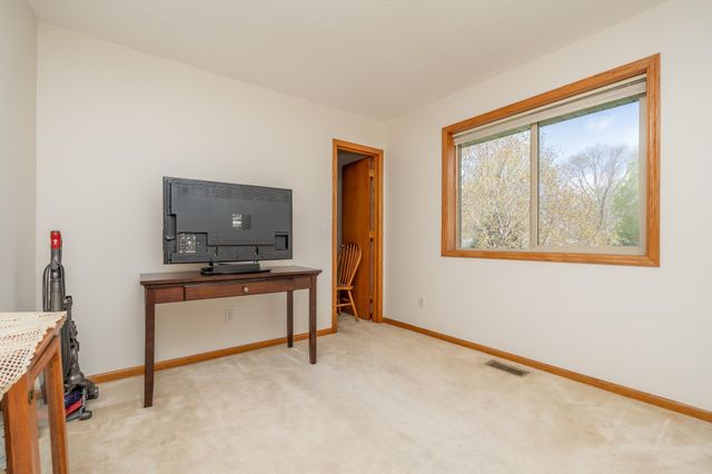 1105 Apgar Street S, Shakopee, MN 55379