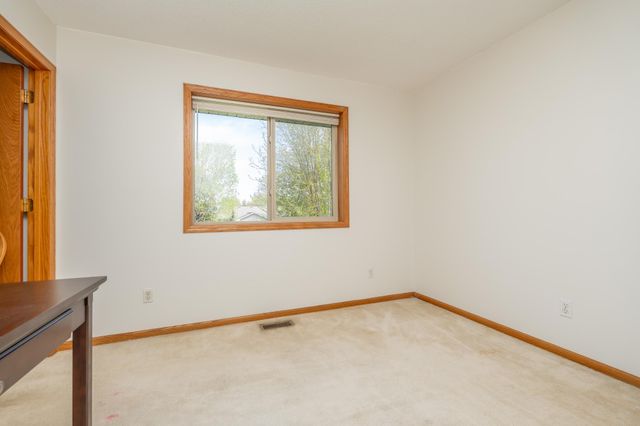 1105 Apgar Street S, Shakopee, MN 55379